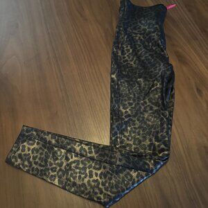 Spanx Leopard leggings- Medium Petite!
